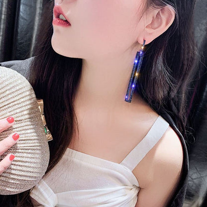 Sleek Gold-Tone Hoop Earrings for Women – Everyday Elegance