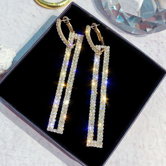 Sleek Gold-Tone Hoop Earrings for Women – Everyday Elegance