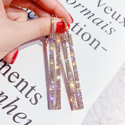 Sleek Gold-Tone Hoop Earrings for Women – Everyday Elegance